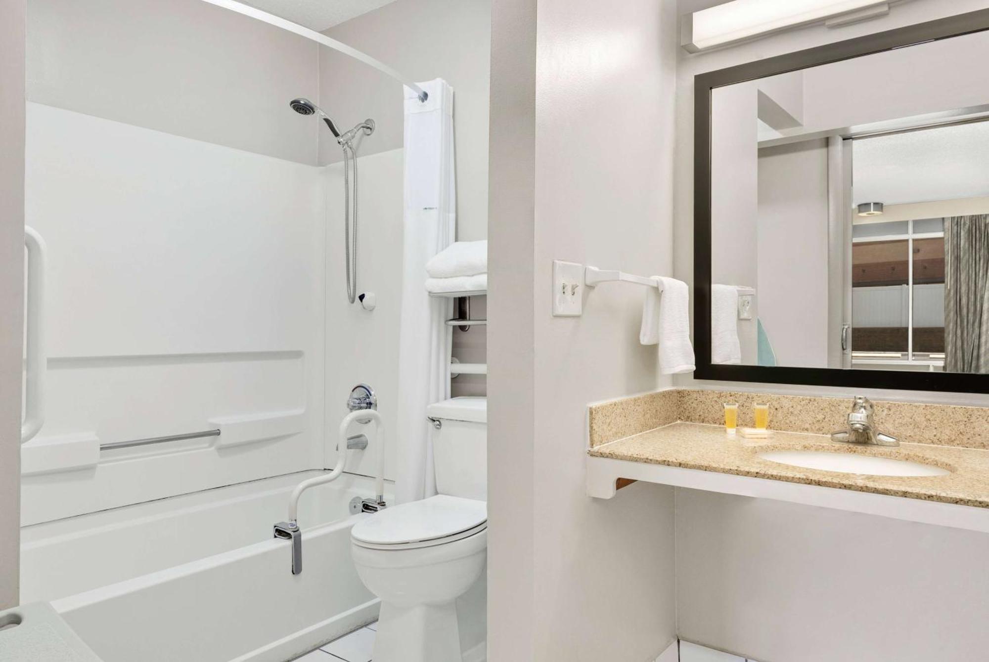 Days Inn By Wyndham Lake City I-75 Ngoại thất bức ảnh